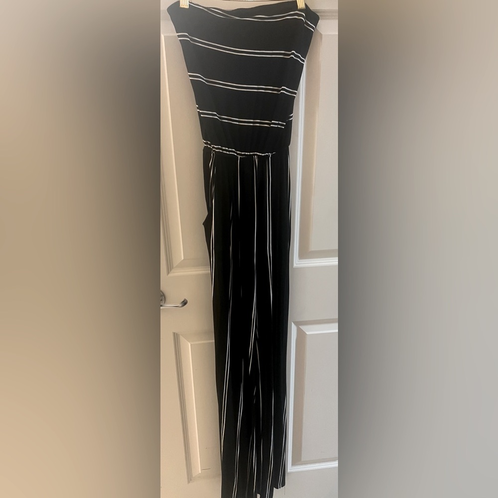 𝅺OLIVACEOUS Striped Open Back Jumpsuit Black and White Size Medium